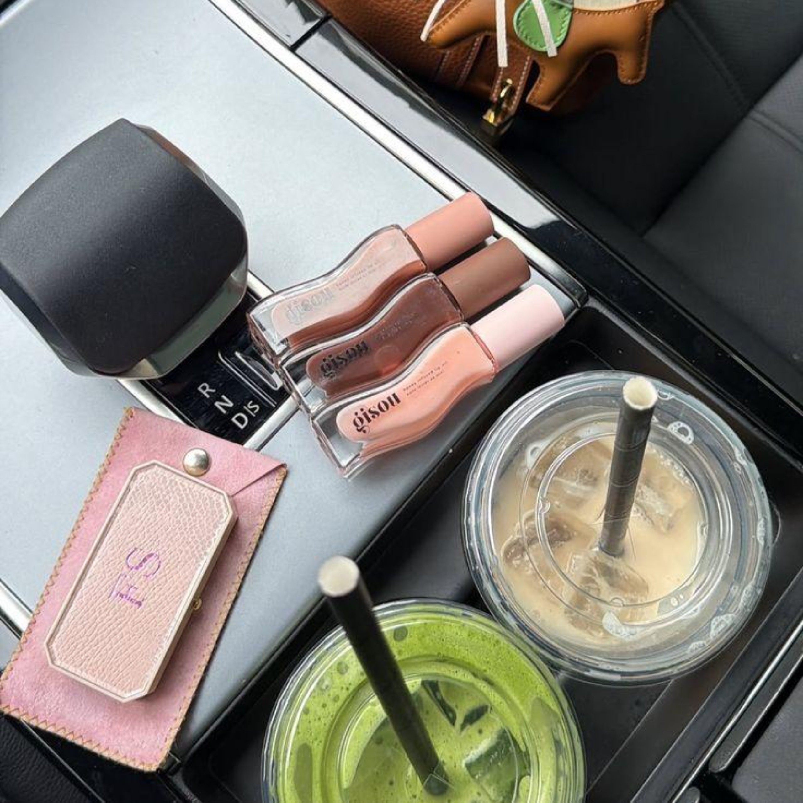 Lip Oils & Other Quiet Luxuries