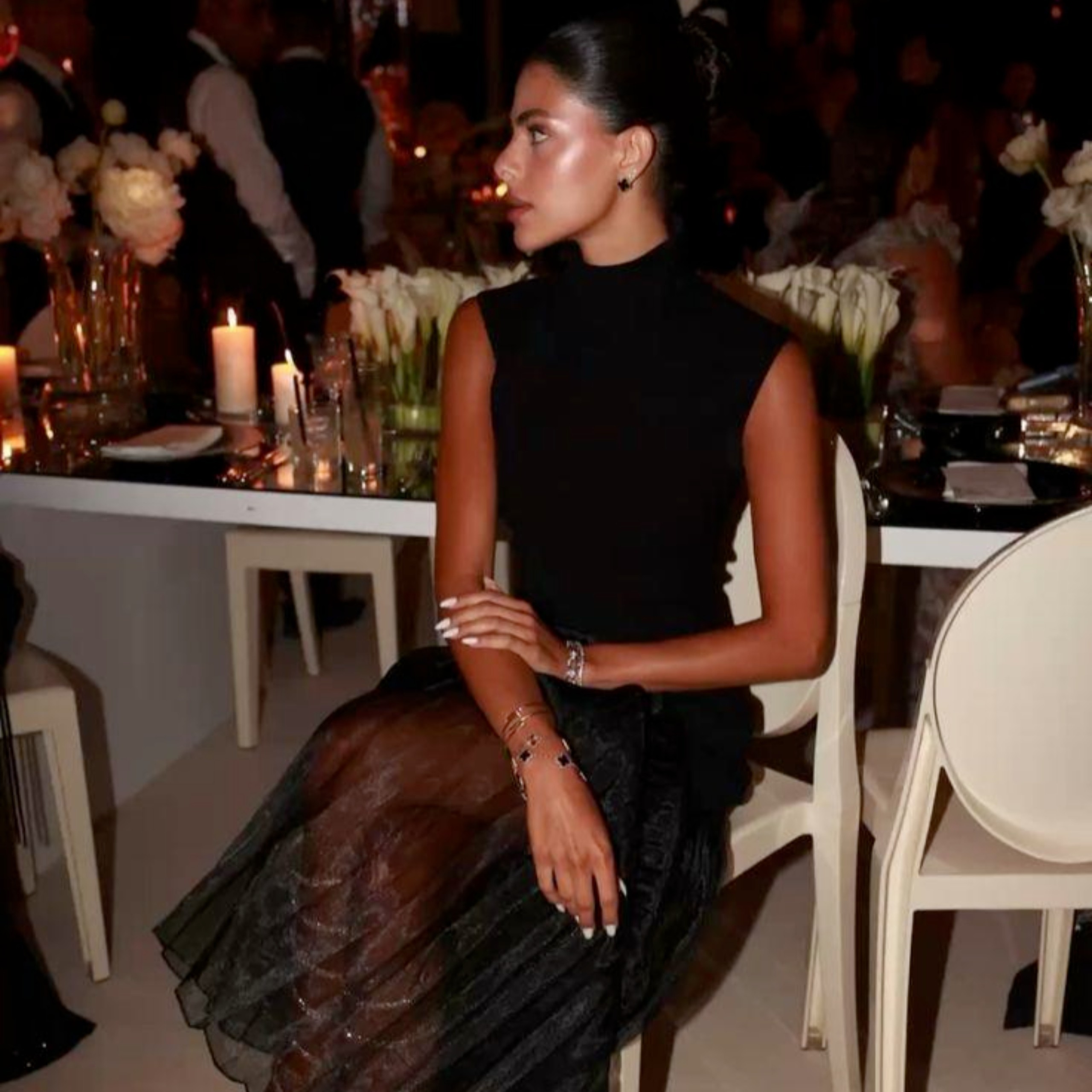 The Perfect Guest: Style, Scent & Subtle Presence.